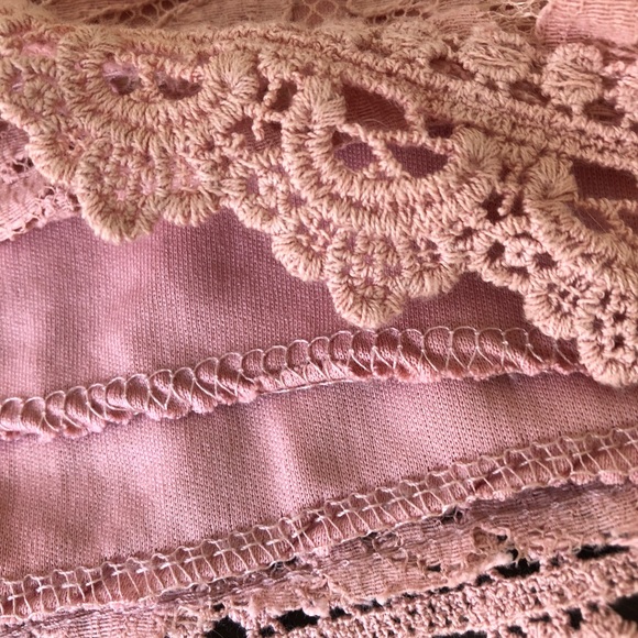 MEDIUM SIZE LACE SHORTS IN PINK - Picture 2 of 4